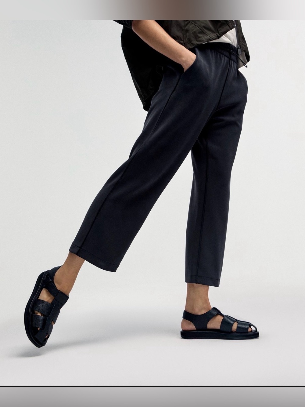 Lululemon Athletica Softstreme High-Rise Straight-Leg Cropped Pant in Black